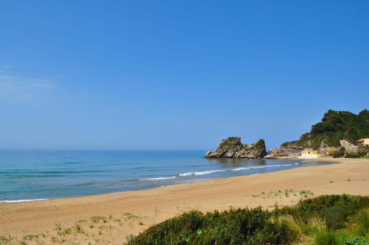 Large Apartment By The Pool - Pelekas Beach, Corfu Εξωτερικό φωτογραφία